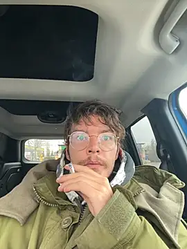 Snapshot of Hungboxer69 chatting on October 31, 2025, 9:11 pm Hungboxer69 online show from October 31, 2025, 9:11 pm