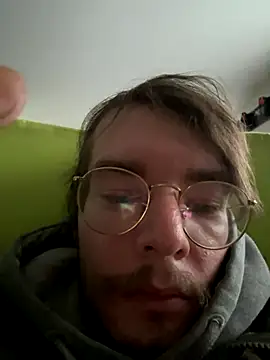 Snapshot of Hungboxer69 chatting on October 24, 2025, 12:09 am Hungboxer69 online show from October 24, 2025, 12:09 am