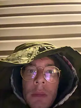 Snapshot of Hungboxer69 chatting on November 11, 2025, 1:28 pm Hungboxer69 online show from November 11, 2025, 1:28 pm