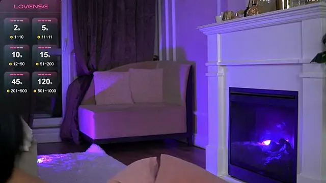 Snapshot of EmaHallee chatting on December 3, 2025, 4:13 am EmaHallee online show from December 3, 2025, 4:13 am