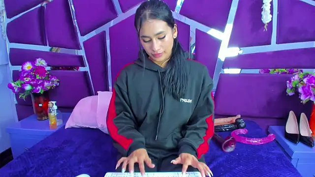 Miaa Davis  online show from February 25, 2026, 2:45 am