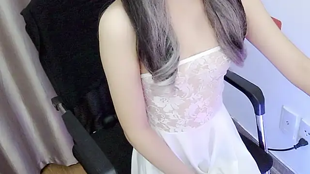 Snapshot of ALy-Lush chatting on November 25, 2025, 10:37 am ALy-Lush online show from November 25, 2025, 10:37 am