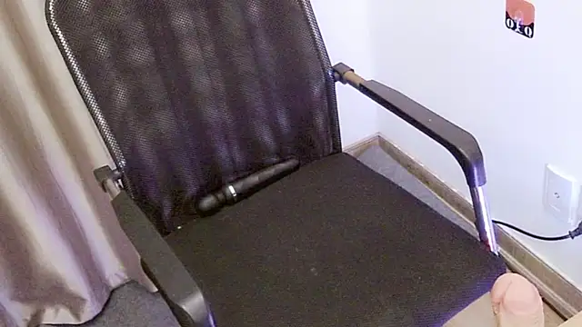 Snapshot of ALy-Lush chatting on December 2, 2025, 11:23 am ALy-Lush online show from December 2, 2025, 11:23 am