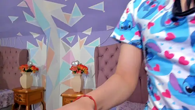 Snapshot of CloeyGraweing chatting on December 1, 2025, 11:44 am CloeyGraweing online show from December 1, 2025, 11:44 am