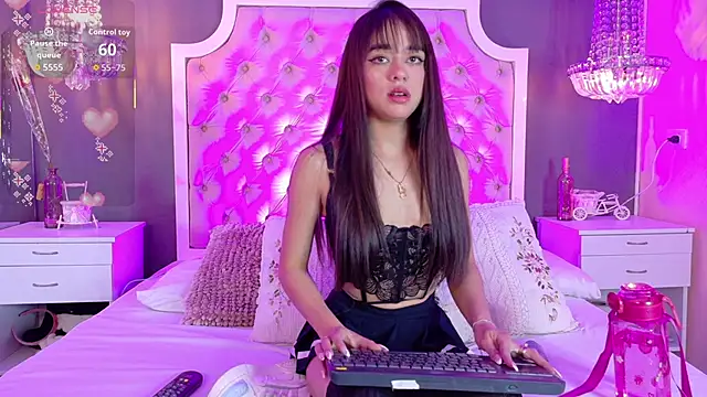 Snapshot of TifannyWolf_ chatting on September 27, 2025, 6:52 am TifannyWolf online show from September 27, 2025, 6:52 am