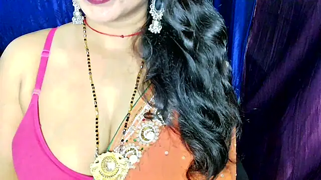 Snapshot of QUEEN_SAKHI- chatting on June 10, 2026, 9:10 am QUEEN SAKHI- online show from June 10, 2026, 9:10 am