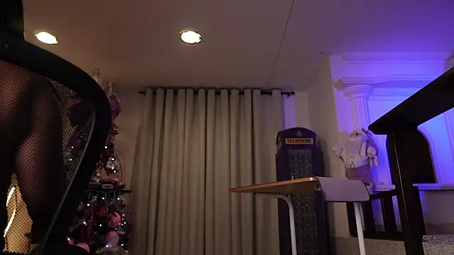 Snapshot of vaniaa95 chatting on December 15, 2025, 12:27 am vaniaa95 online show from December 15, 2025, 12:27 am