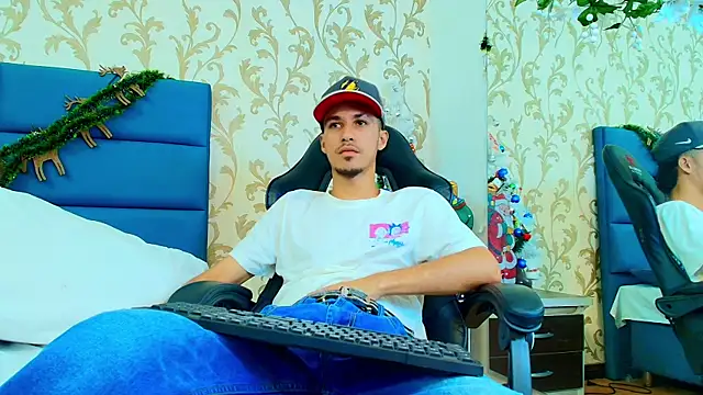 Snapshot of Marcus_Jeron chatting on December 16, 2025, 11:42 pm Marcus Jeron online show from December 16, 2025, 11:42 pm