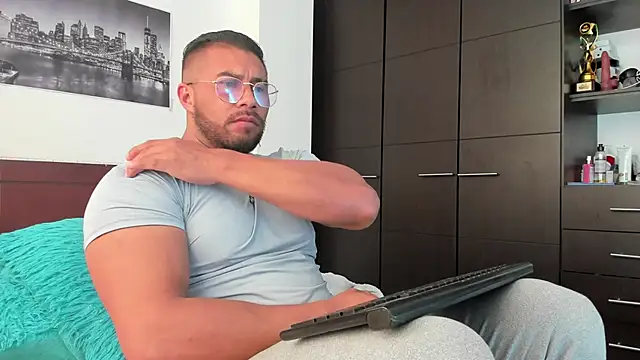 AntonyDAngelo25 online show from January 13, 2026, 6:12 pm