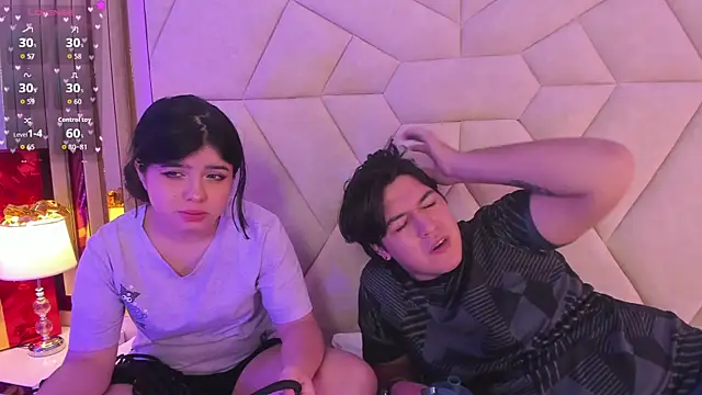 Snapshot of EmilyANDrew_ chatting on December 15, 2025, 4:51 am EmilyANDrew online show from December 15, 2025, 4:51 am