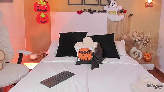 Snapshot of Camila_Bustamante chatting on November 1, 2025, 4:01 pm Camila Bustamante online show from November 1, 2025, 4:01 pm