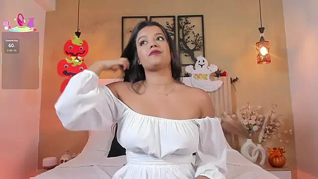 Snapshot of Camila_Bustamante chatting on October 28, 2025, 4:39 pm Camila Bustamante online show from October 28, 2025, 4:39 pm