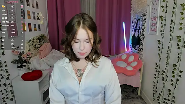 Snapshot of LanaRoselle chatting on March 6, 2026, 9:32 pm LanaRoselle online show from March 6, 2026, 9:32 pm