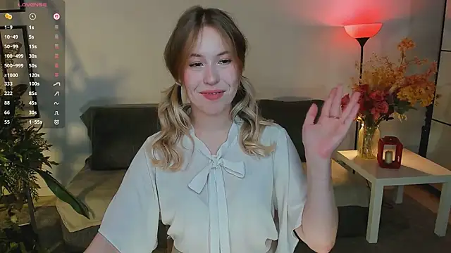 Snapshot of LanaRoselle chatting on November 8, 2025, 9:29 pm LanaRoselle online show from November 8, 2025, 9:29 pm