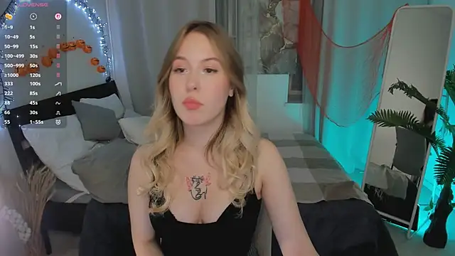 Snapshot of LanaRoselle chatting on October 27, 2025, 3:57 pm LanaRoselle online show from October 27, 2025, 3:57 pm