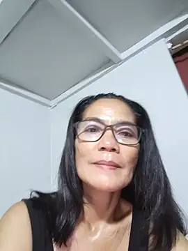 Snapshot of ImYourWoman_55 chatting on May 13, 2026, 10:50 pm ImYourWoman 55 online show from May 13, 2026, 10:50 pm