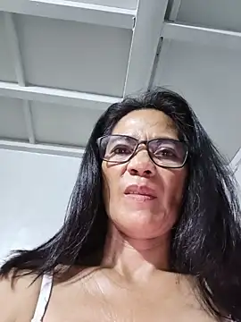 Snapshot of ImYourWoman_55 chatting on May 28, 2026, 10:37 pm ImYourWoman 55 online show from May 28, 2026, 10:37 pm