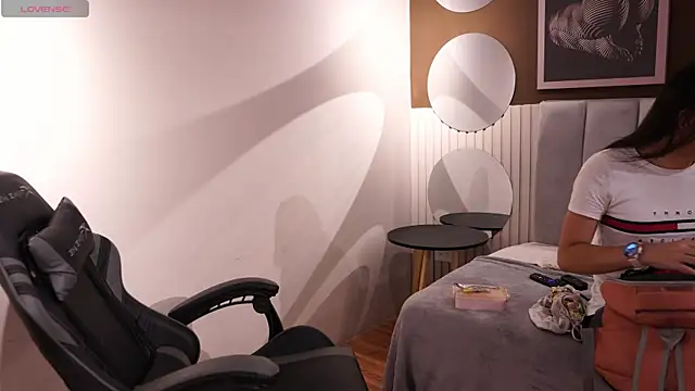 Ariaa Isabell online show from October 31, 2025, 6:48 pm