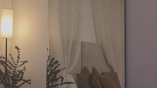 scarlethlux online show from May 26, 2026, 5:16 am
