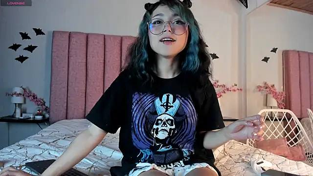 Snapshot of TerumiKitty chatting on November 24, 2025, 8:20 pm TerumiKitty online show from November 24, 2025, 8:20 pm