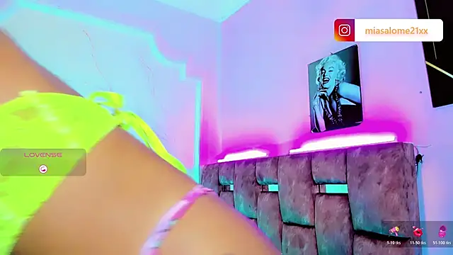 LADY-HOT-SEXY- online show from November 23, 2025, 4:00 am