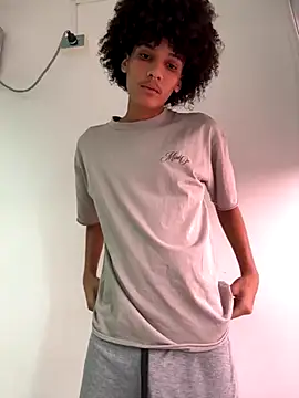 Max Rain online show from October 23, 2025, 3:21 pm