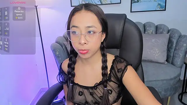 Snapshot of July_Adams chatting on November 26, 2025, 4:56 am July Adams online show from November 26, 2025, 4:56 am