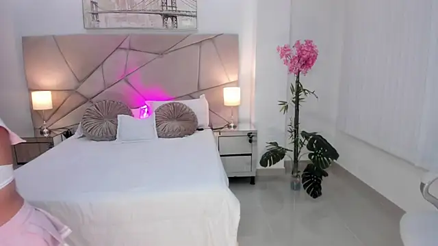 Snapshot of July_Adams chatting on December 21, 2025, 4:14 am July Adams online show from December 21, 2025, 4:14 am