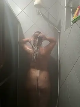 Chloe Leaozinho online show from March 10, 2026, 7:40 pm