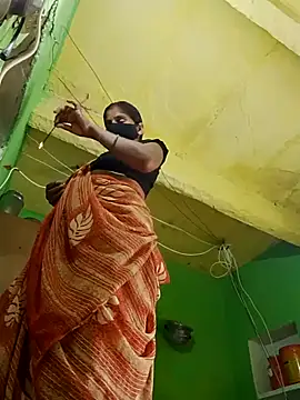 Snapshot of Suhani_cuty chatting on November 4, 2025, 8:29 am Suhani cuty online show from November 4, 2025, 8:29 am