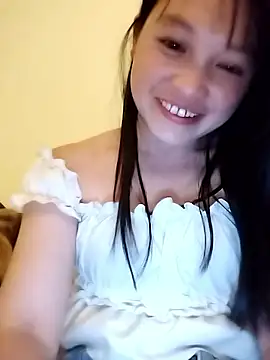 Snapshot of Tiyir597 chatting on December 19, 2025, 2:52 pm Tiyir597 online show from December 19, 2025, 2:52 pm