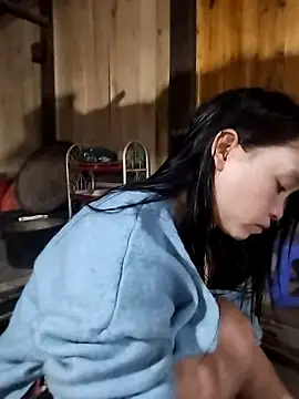 Snapshot of Tiyir597 chatting on December 19, 2025, 2:48 am Tiyir597 online show from December 19, 2025, 2:48 am