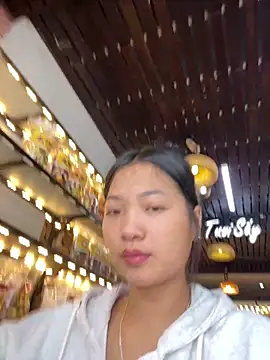 Phayphay77 online show from May 6, 2026, 3:32 am
