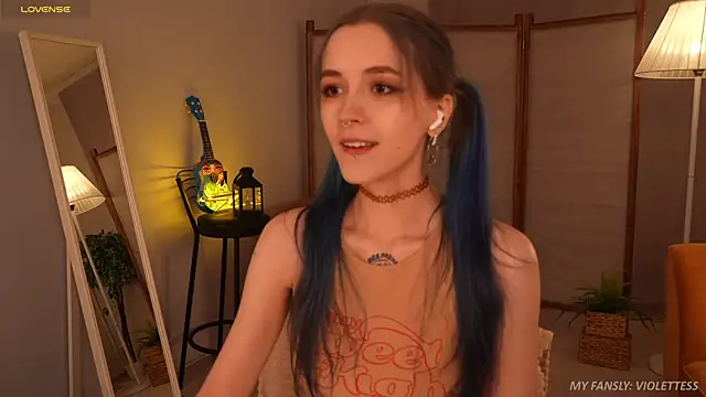 violetesa online show from October 24, 2025, 11:09 am