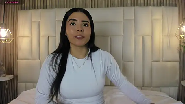 LovelyEyesx online show from April 15, 2026, 5:06 pm