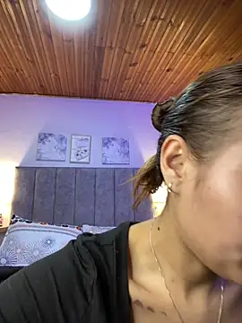 Snapshot of juliana-mancini chatting on October 24, 2025, 5:12 pm juliana-mancini online show from October 24, 2025, 5:12 pm