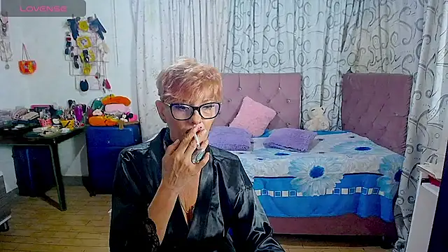 isabella-lips007 online show from May 20, 2026, 2:19 am