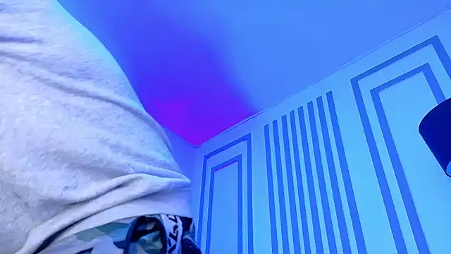 Snapshot of ALANNFERRER chatting on November 10, 2025, 10:09 am ALANNFERRER online show from November 10, 2025, 10:09 am