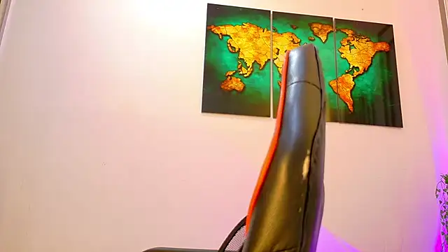 Snapshot of ALANNFERRER chatting on November 15, 2025, 11:36 am ALANNFERRER online show from November 15, 2025, 11:36 am