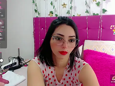sara arias00 online show from October 13, 2025, 1:45 pm