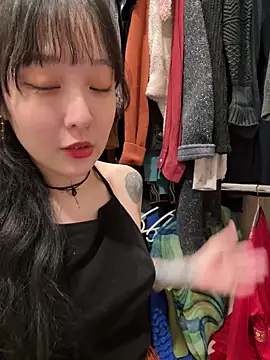 Etherealcat33 online show from April 4, 2026, 3:29 pm