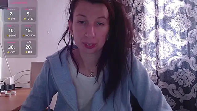 Snapshot of RosieHayes chatting on November 13, 2025, 8:29 am RosieHayes online show from November 13, 2025, 8:29 am