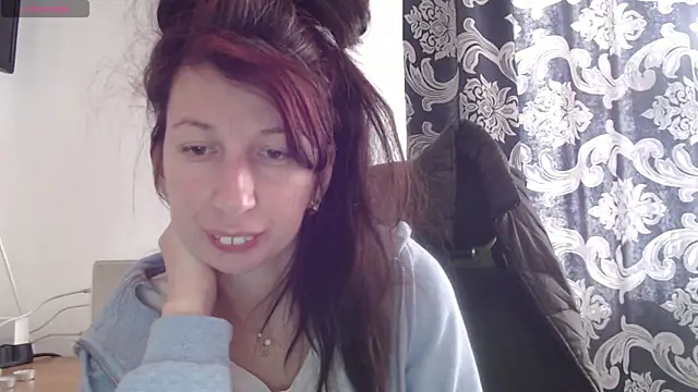 Snapshot of RosieHayes chatting on November 15, 2025, 9:02 am RosieHayes online show from November 15, 2025, 9:02 am