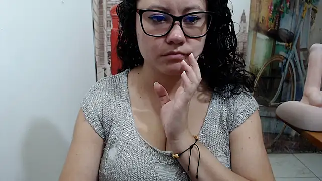 greeneyes nurse online show from September 19, 2025, 3:21 am