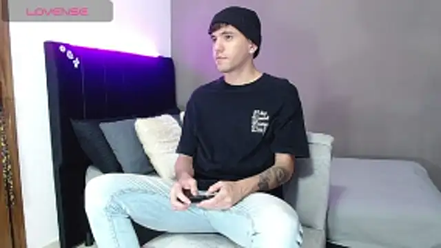 Matteo12  online show from March 11, 2026, 3:55 am