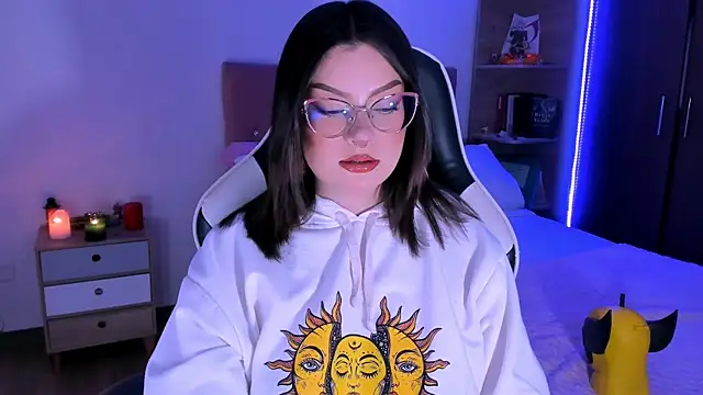 Snapshot of OphelianaRose33 chatting on November 18, 2025, 10:13 pm OphelianaRose33 online show from November 18, 2025, 10:13 pm