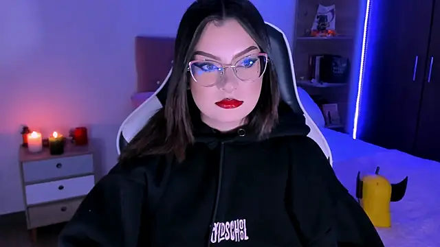 Snapshot of OphelianaRose33 chatting on November 14, 2025, 10:35 pm OphelianaRose33 online show from November 14, 2025, 10:35 pm