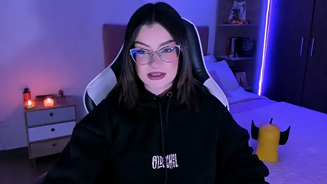 Snapshot of OphelianaRose33 chatting on November 7, 2025, 10:35 pm OphelianaRose33 online show from November 7, 2025, 10:35 pm