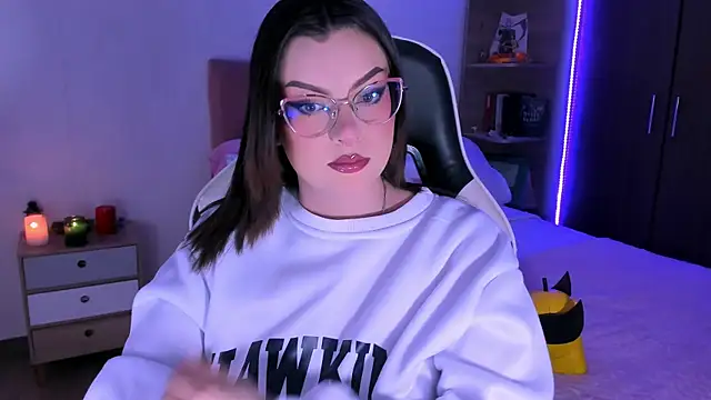 Snapshot of OphelianaRose33 chatting on November 17, 2025, 8:02 pm OphelianaRose33 online show from November 17, 2025, 8:02 pm