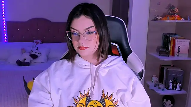 Snapshot of OphelianaRose33 chatting on December 18, 2025, 9:51 pm OphelianaRose33 online show from December 18, 2025, 9:51 pm